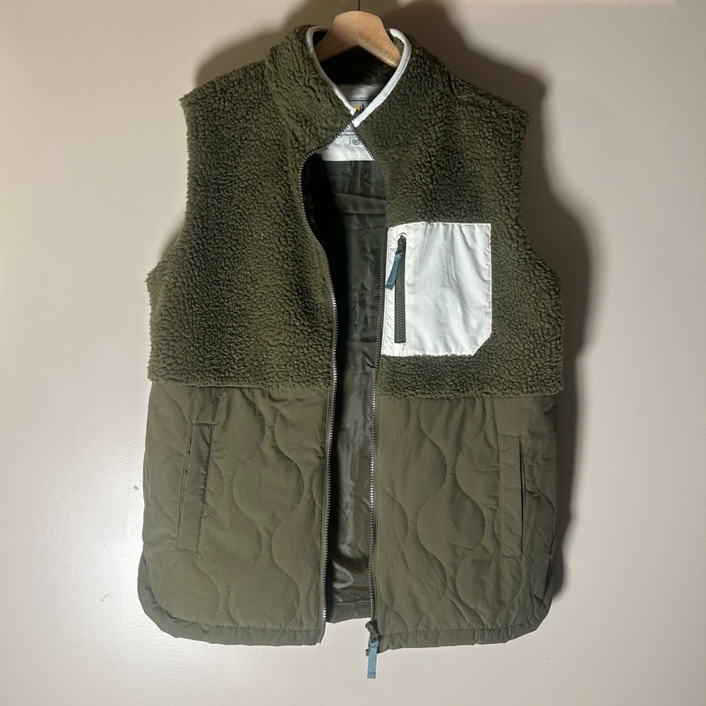Olive Green Quilted Men's Vest with White Pocket